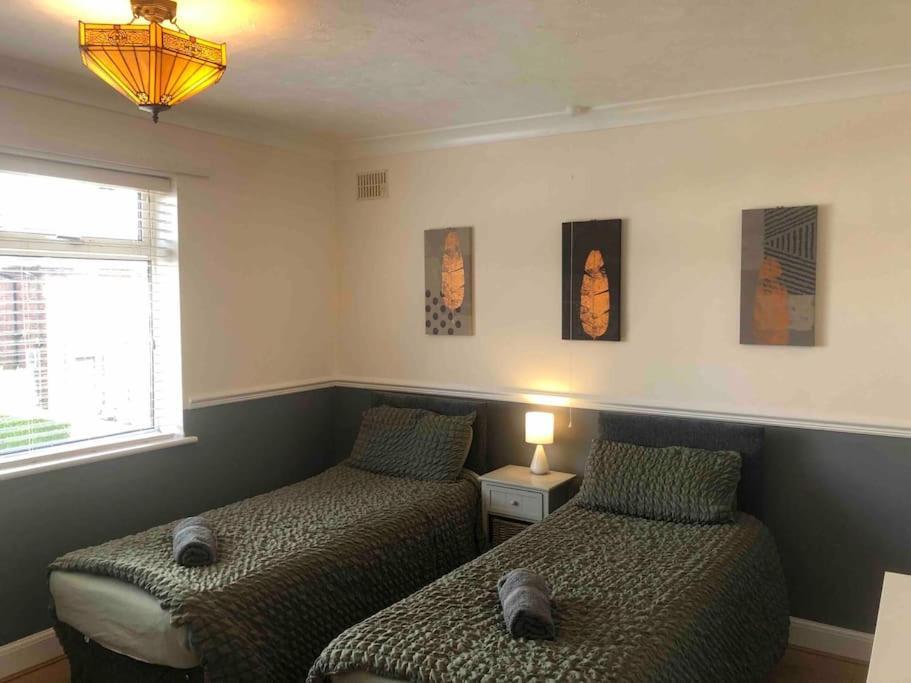 סקאנת'ורפ 29 Comfort House 2 Bedroom Townhouse With Parking מראה חיצוני תמונה